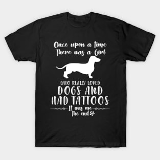 I'M A Girl Who Really Loved Dachshunds & Had Tatttoos T-Shirt